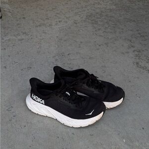Hoka Black and White Athletic Shoes - Arahi 7